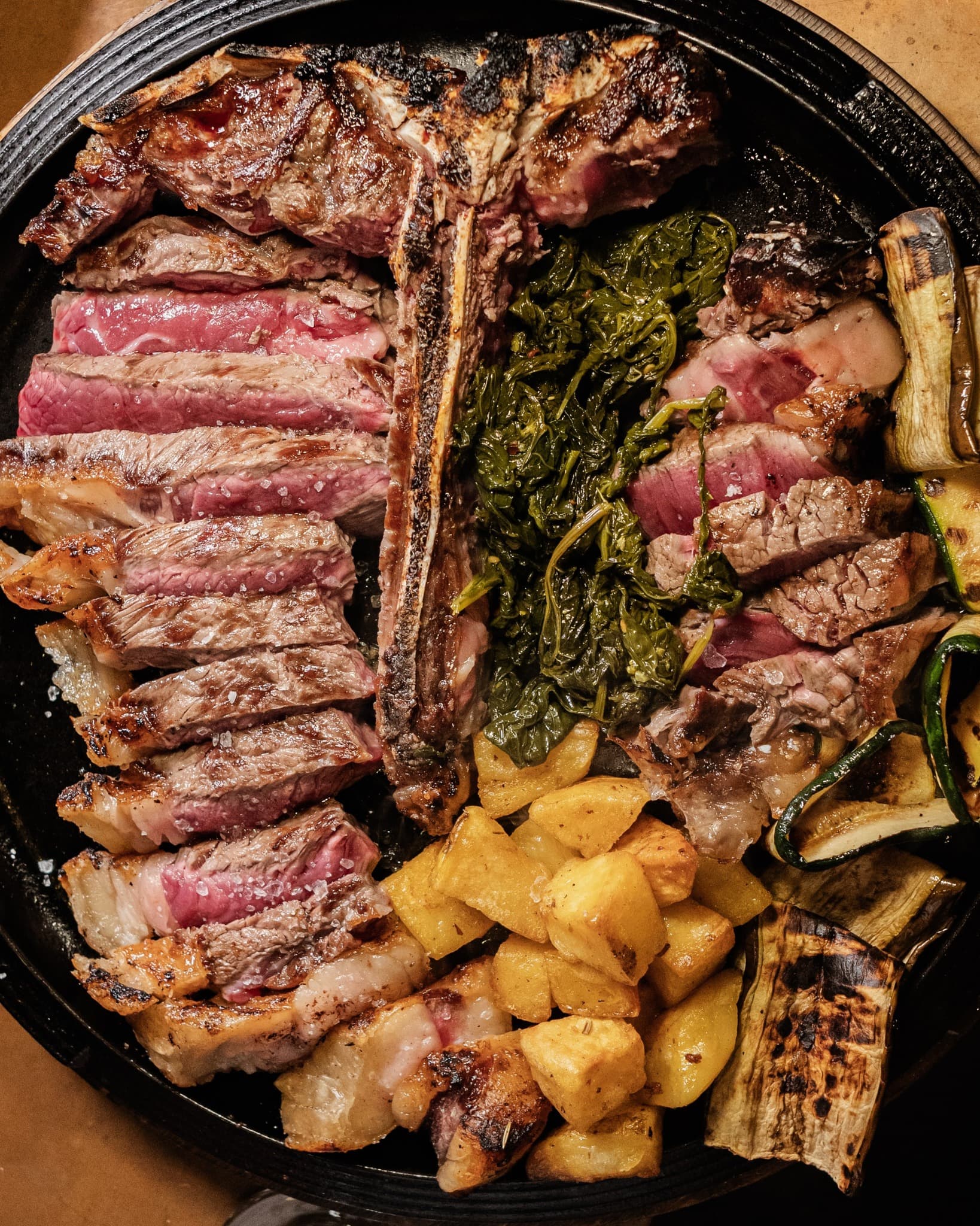 T-Bone alla griglia con il caratteristico osso a T